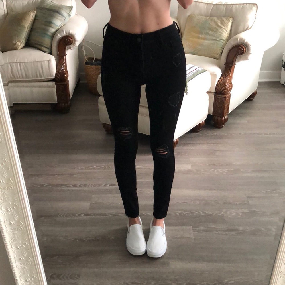 Black ripped skinny jeans